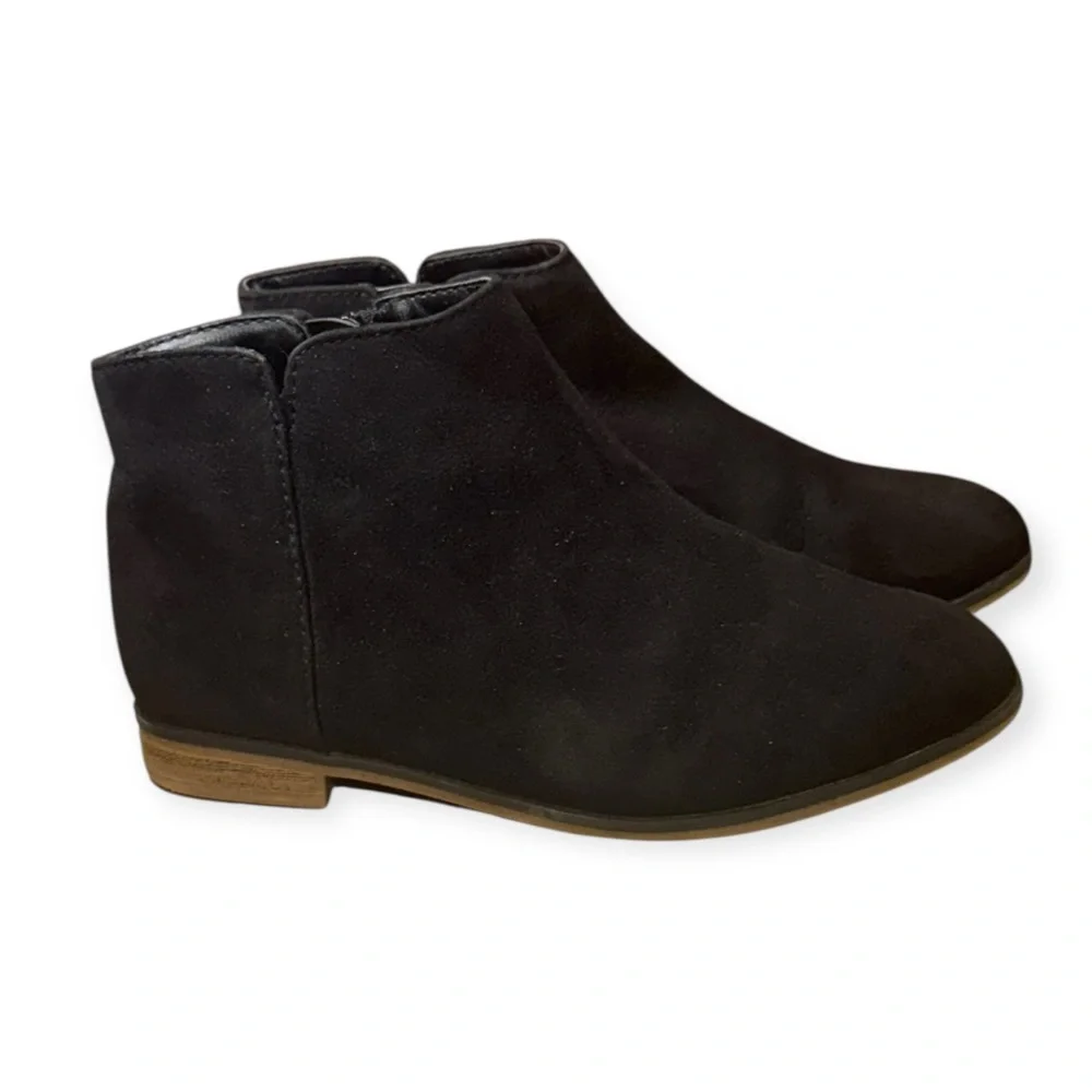 Cat & Jack Black Suede‎ Ankle Boots Size 2